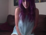Purple Hair cô gái trẻ Masturbation