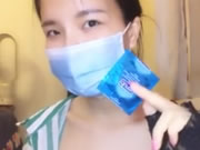 Cô gái mặt nạ châu Á trong Webcam