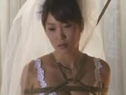 Cô dâu Nhật bản bị trói trên sàn nhà