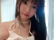 Châu Á Huge Breasts cô gái trẻ Selfie Knead núm vú