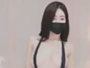 Cô gái Hàn Quốc nhảy múa khỏa thân