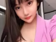 Châu Á ngực khổng lồ cô gái selfie váy hồng